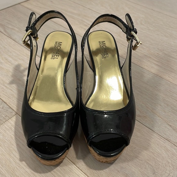 Michael Kors black patent & cork peep toe platforms.  Sz 8. Excellent condition. - Picture 2 of 8